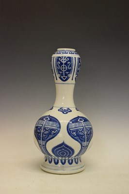 Lot 298 - Chinese blue and white porcelain garlic-head vase