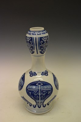 Lot 298 - Chinese blue and white porcelain garlic-head vase