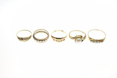 Lot 18 - Five yellow metal dress rings