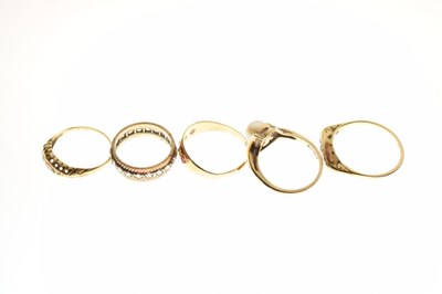 Lot 18 - Five yellow metal dress rings