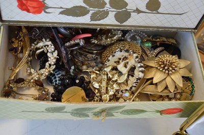 Lot 74 - Assorted costume jewellery