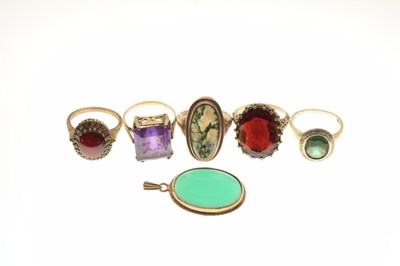 Lot 21 - Five assorted 9ct dress rings and pendant