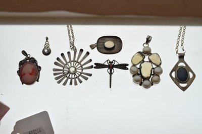 Lot 86 - Group of silver jewellery