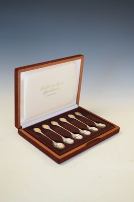 Lot 140 - Sovereign Queens spoon collection