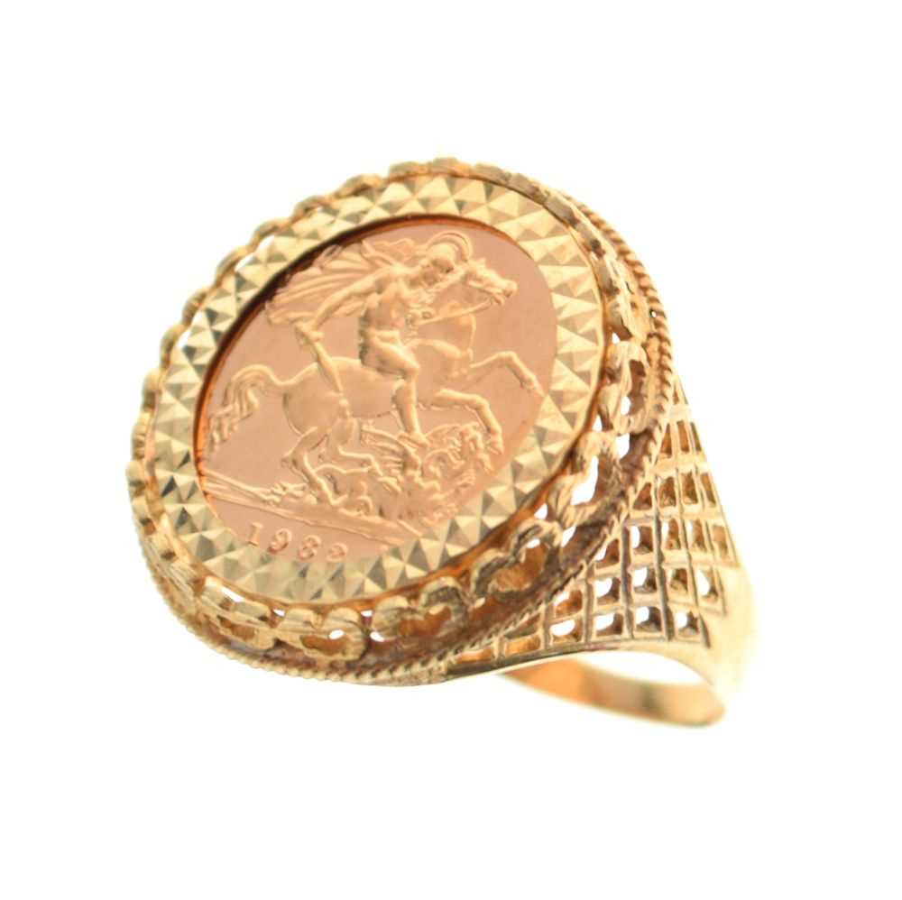 Lot 19 - 1982 half sovereign,  in a 9ct gold ring mount