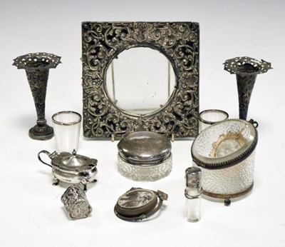 Lot 139 - Small group of silver and objects of vertu