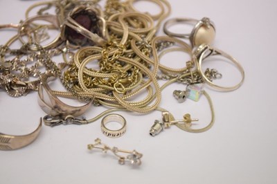Lot 90 - Small quantity of silver and white metal jewellery