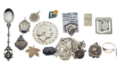 Lot 149 - Small quantity of silver jewellery and other items