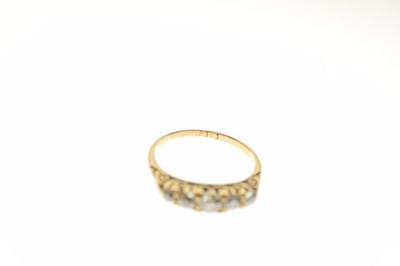 Lot 9 - Antique 18ct gold five-stone diamond ring