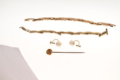 Lot 85 - Two '9ct' expanding straps, a tie pin stamped '15c', and a pair of cultured pearl ear studs