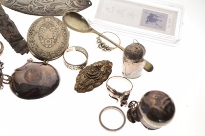 Lot 142 - Assorted silver and white metal items