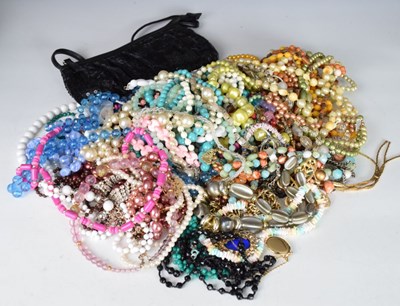 Lot 92 - Quantity of costume jewellery