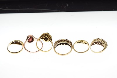 Lot 41 - Six assorted gem-set rings