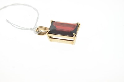 Lot 78 - Large rectangular garnet-coloured stone set pendant