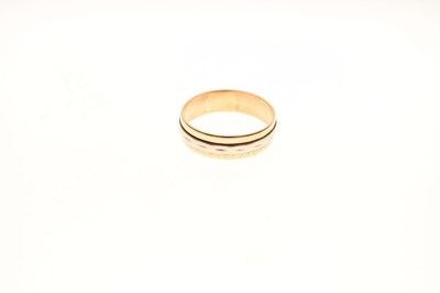 Lot 8 - Yellow metal two-colour wedding band, stamped '750'