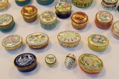 Lot 289 - Collection of approximately twenty Halcyon Days, Bilston and Battersea Enamel boxes
