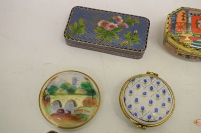 Lot 283 - Group of objects of virtue