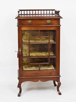 Lot 543 - Early 20th Century mahogany cabinet