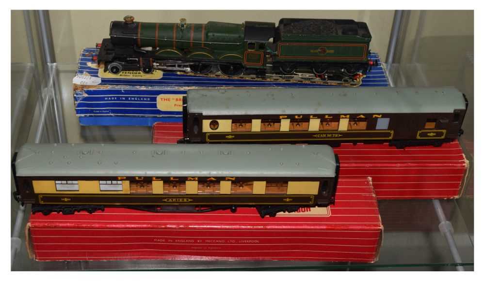 Lot 362 - Hornby Dublo 'Bristol Castle' locomotive and tender