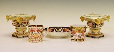 Lot 331 - Small quantity Imari style porcelain by Derby, etc