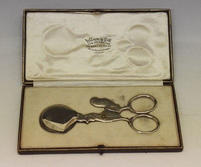 Lot 267 - Early 20th Century silver plated boiled egg cutter/ scissors