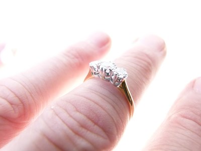 Lot 2 - Three stone diamond ring