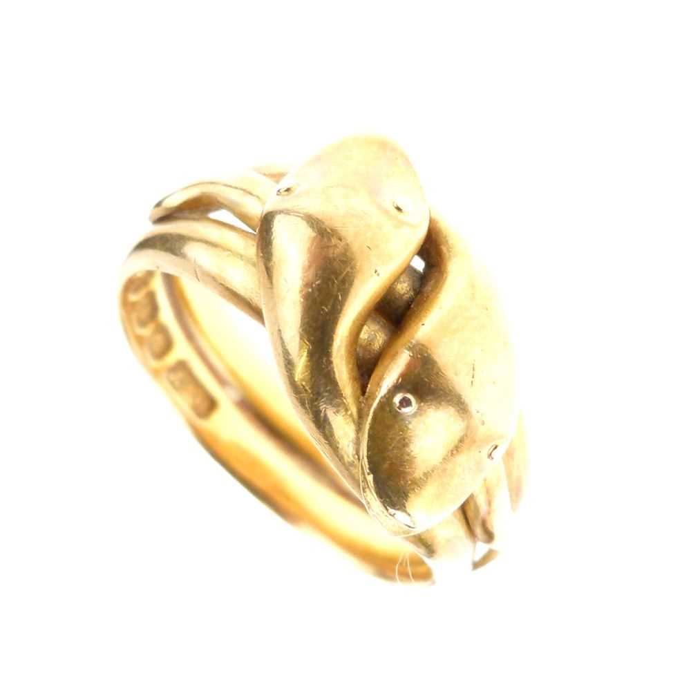 Lot 19 - Late Victorian 18ct gold double serpent ring
