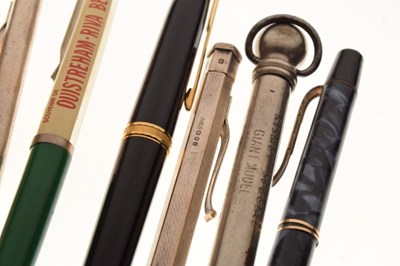 Lot 284 - Collection of fountain pens