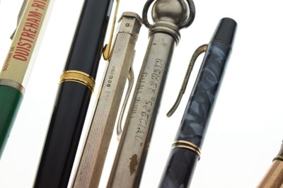 Lot 284 - Collection of fountain pens