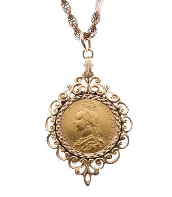 Lot 109 - 1890 Queen Victoria gold sovereign, in a 9ct gold pendant mount and 9ct gold chain