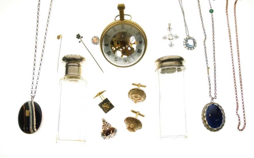 Lot 121 - Assorted jewellery and dressing table items