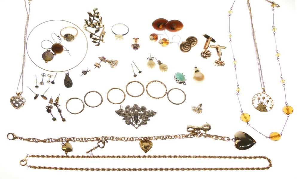 Lot 120 - Small quantity of costume jewellery