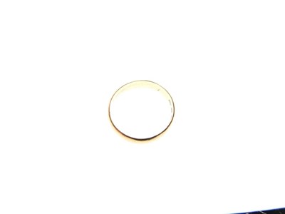 Lot 28 - Victorian 22ct gold wedding band