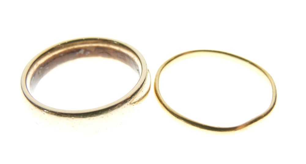 Lot 37 - 9ct wedding band, and an unmarked gold wedding band