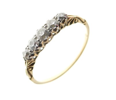 Lot 6 - Graduated diamond five-stone ring
