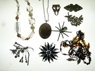 Lot 114 - Quantity of costume jewellery