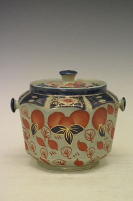 Lot 406 - Small group of mainly Japanese ceramics