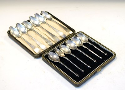 Lot 190 - Cased set of six George V silver coffee spoons, London 1923, and assorted silver teaspoons