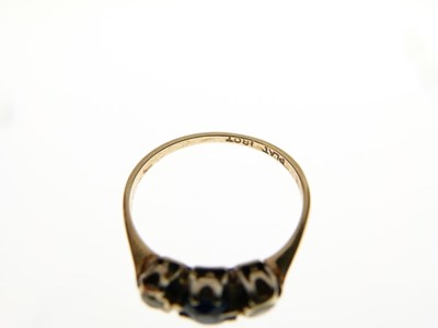 Lot 16 - Sapphire and diamond three stone ring