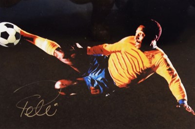 Lot 247 - Autographs/ Football Interest - Signed photograph of Pele