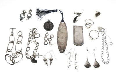 Lot 44 - Assorted silver jewellery