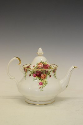 Lot 542 - Small quantity of Royal Albert 'Old Country Roses' teawares