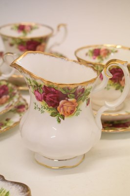 Lot 542 - Small quantity of Royal Albert 'Old Country Roses' teawares