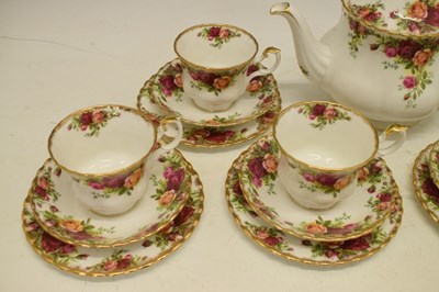 Lot 542 - Small quantity of Royal Albert 'Old Country Roses' teawares
