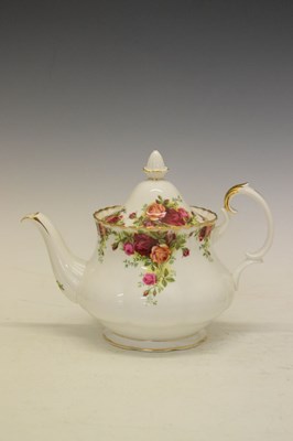 Lot 542 - Small quantity of Royal Albert 'Old Country Roses' teawares