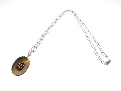 Lot 102 - 9ct gold 'Three Graces' pendant, and trombone-link chain