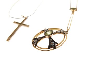 Lot 54 - Edwardian 9ct gold cruciform pendant set peridot and seed pearls