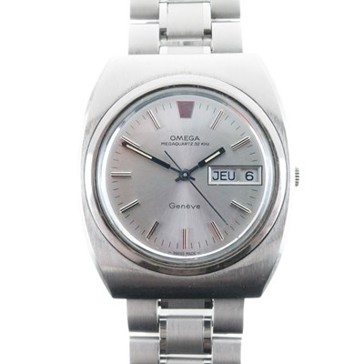 Lot 72 - Omega - Gentleman's Megaquartz 32Khz Day Date electronic wristwatch