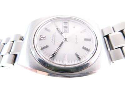 Lot 72 - Omega - Gentleman's Megaquartz 32Khz Day Date electronic wristwatch