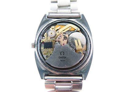 Lot 67 - Omega - Gentleman's Megaquartz 32Khz Day Date electronic wristwatch
